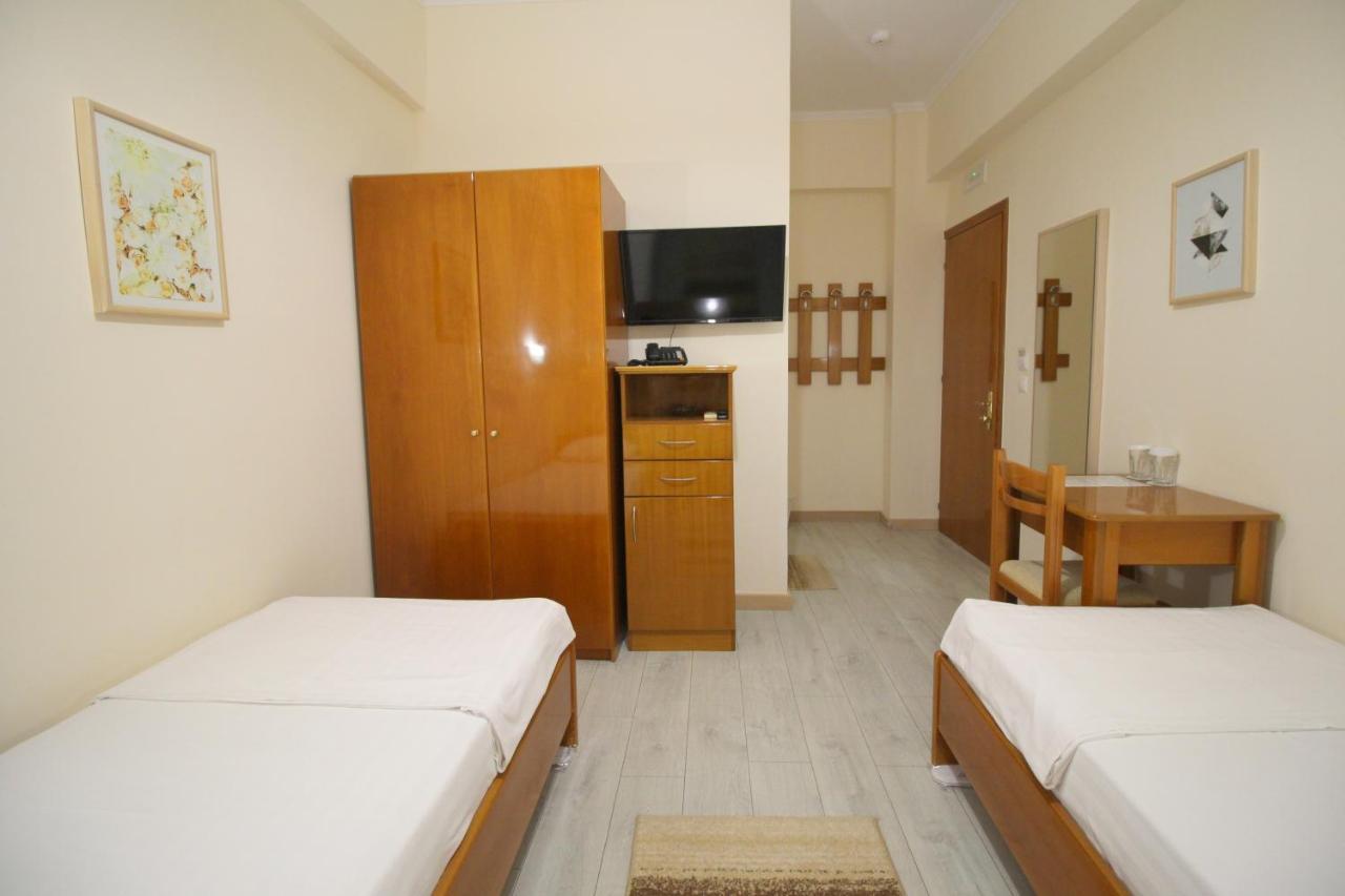 Hotel Ari Саранда Экстерьер фото
