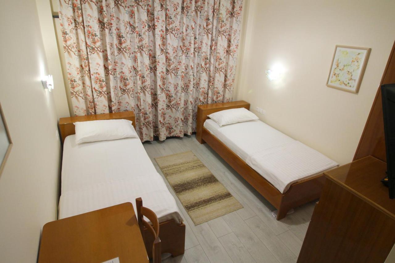 Hotel Ari Саранда Экстерьер фото