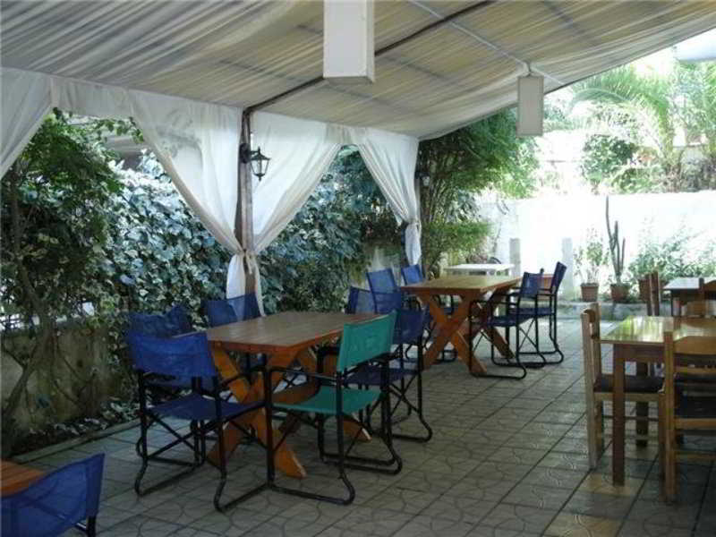 Hotel Ari Саранда Экстерьер фото