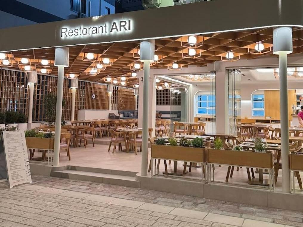 Hotel Ari Саранда Экстерьер фото