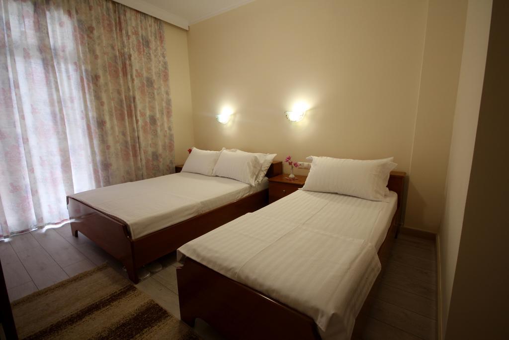 Hotel Ari Саранда Экстерьер фото