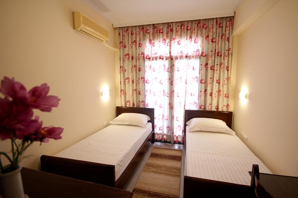 Hotel Ari Саранда Экстерьер фото