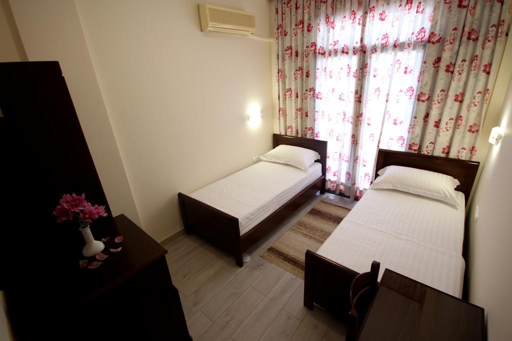 Hotel Ari Саранда Экстерьер фото