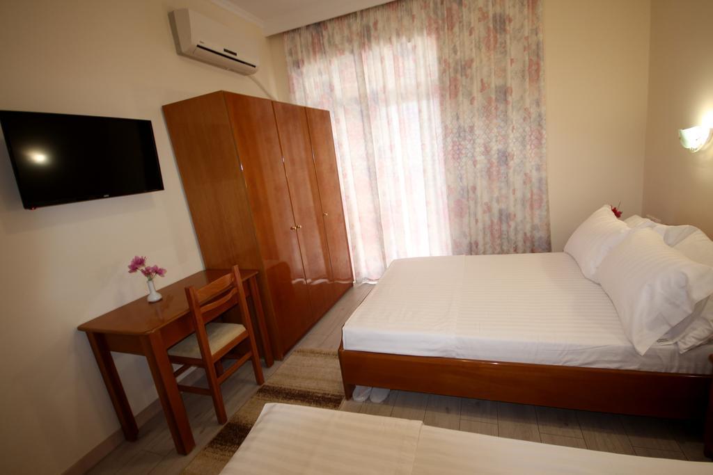 Hotel Ari Саранда Экстерьер фото