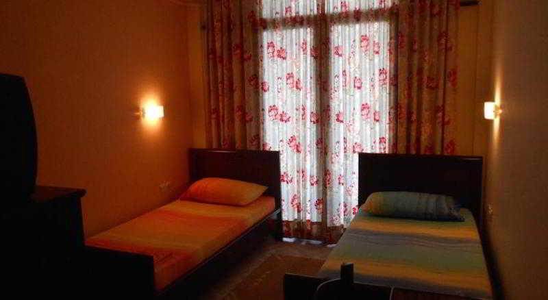 Hotel Ari Саранда Экстерьер фото