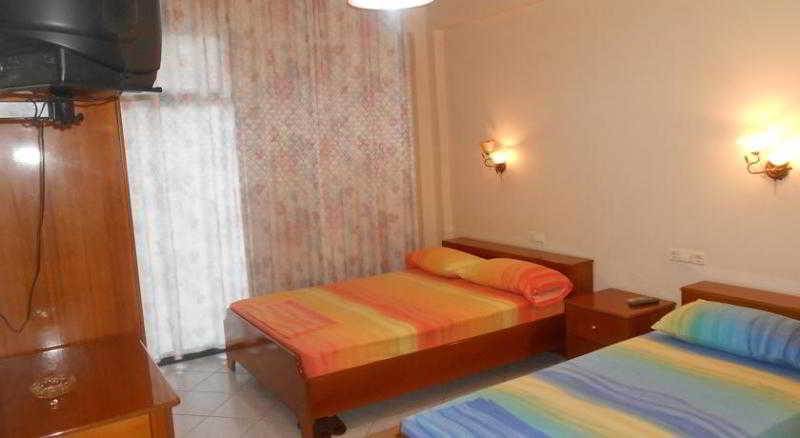 Hotel Ari Саранда Экстерьер фото