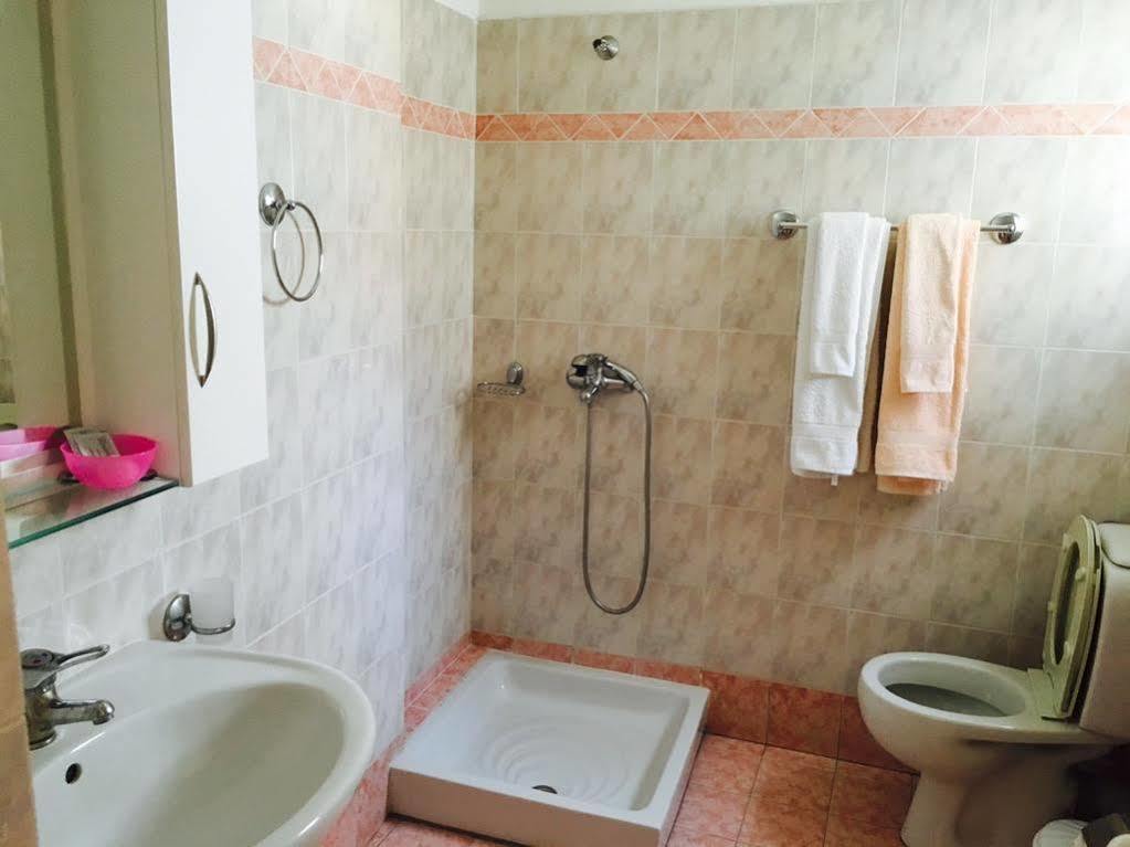 Hotel Ari Саранда Экстерьер фото