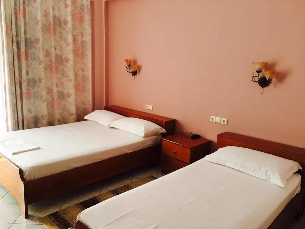 Hotel Ari Саранда Экстерьер фото