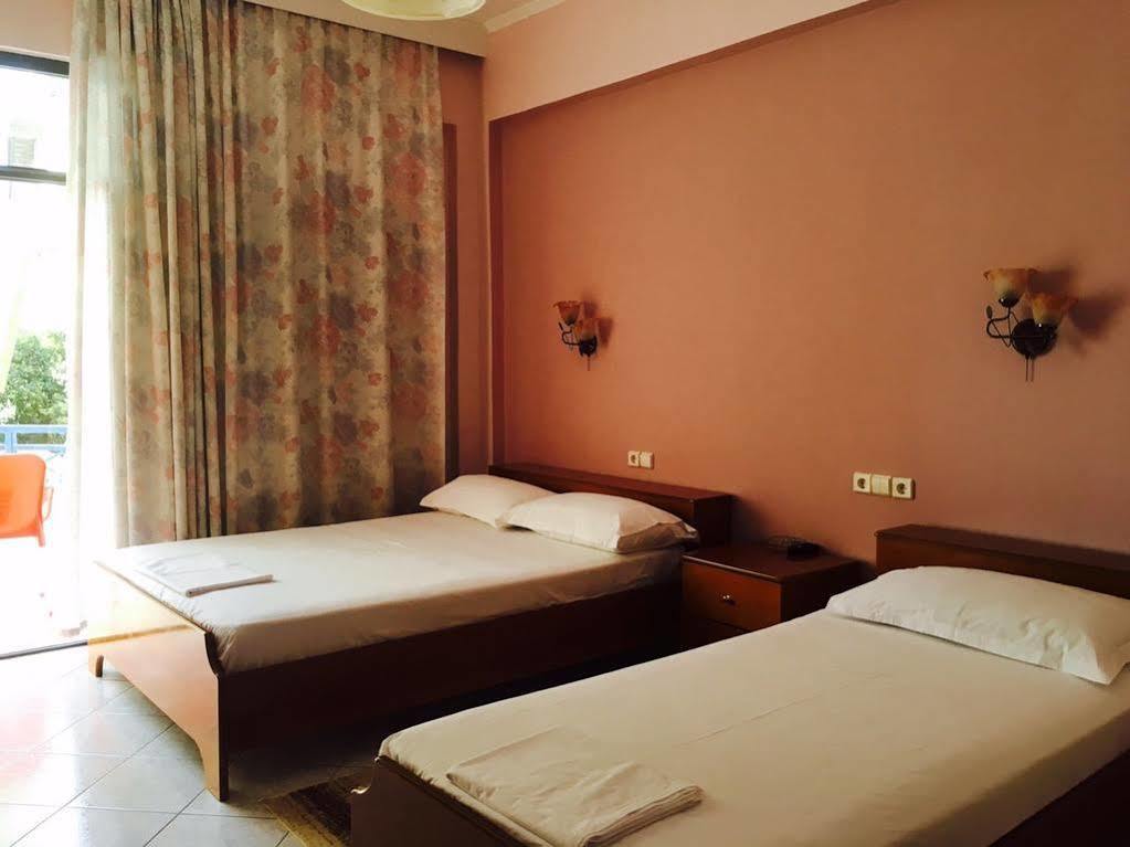 Hotel Ari Саранда Экстерьер фото